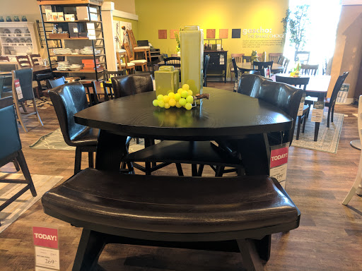 Furniture Store «Art Van Furniture - Toledo (Holland)», reviews and photos, 1301 E Mall Dr, Holland, OH 43528, USA