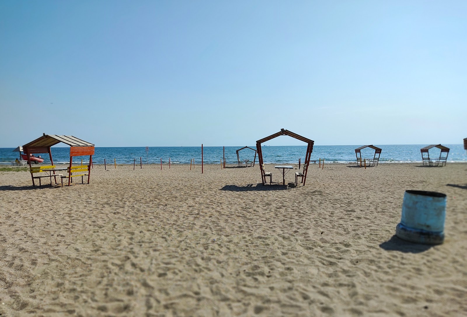 Foto van Golden Sand Beach met turquoise water oppervlakte