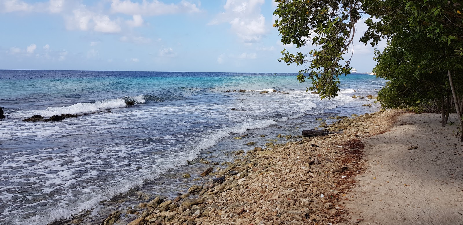 Photo de Marie Pampoen beach avec un rivage droit