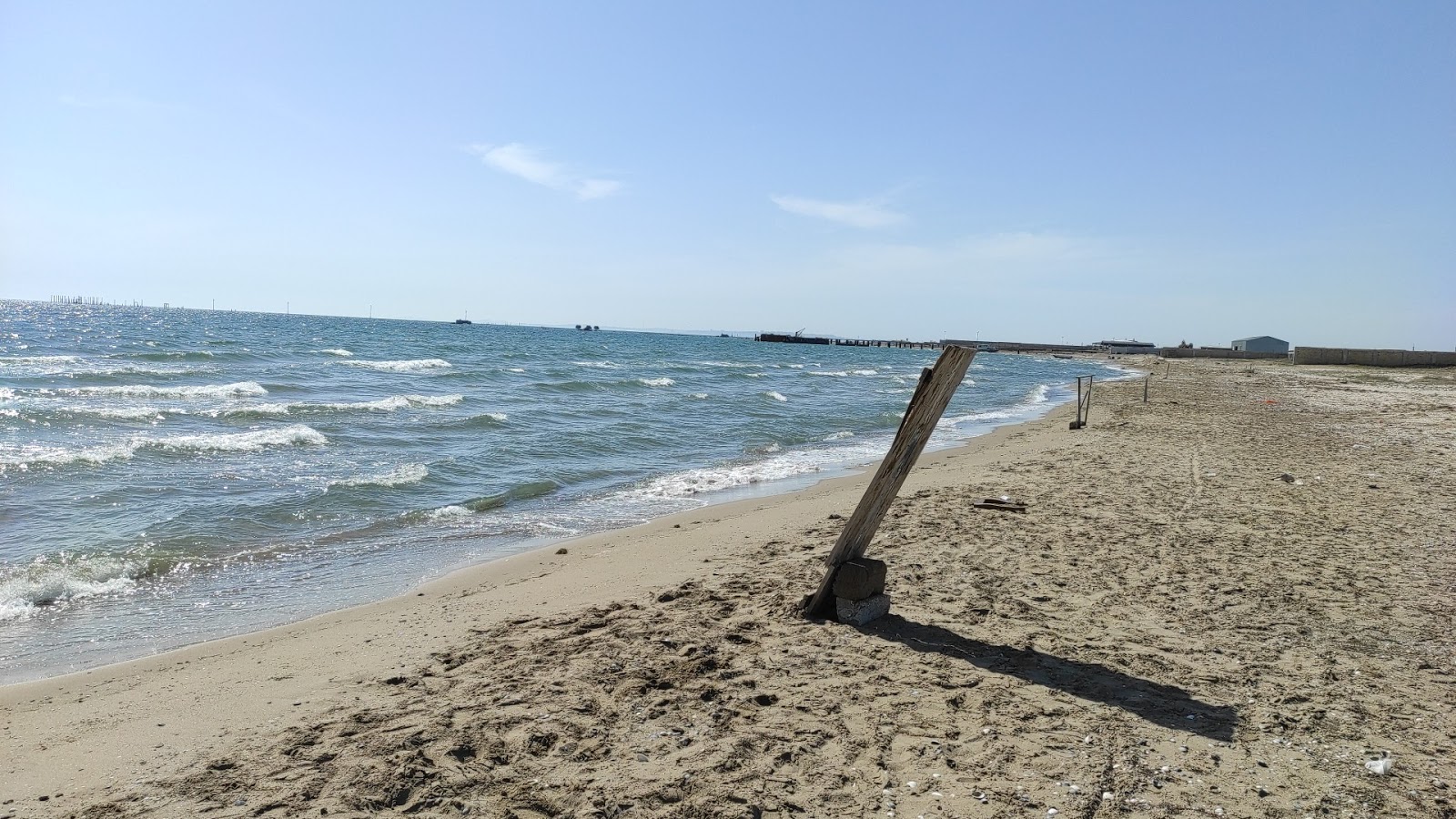 Fotografie cu Zira Beach cu o suprafață de apa turcoaz