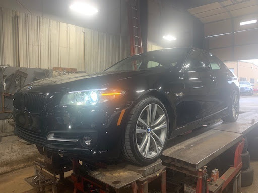 Auto Repair Shop «Northwest Frame & Alignment», reviews and photos, 10805 Andrade Dr, Zionsville, IN 46077, USA