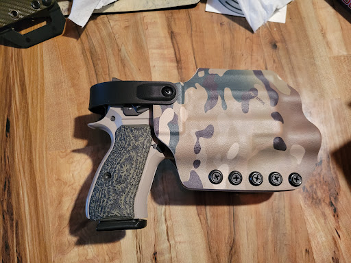 Gun Shop «Black Rhino Concealment», reviews and photos, 24 Center Dr #6, Gilberts, IL 60136, USA