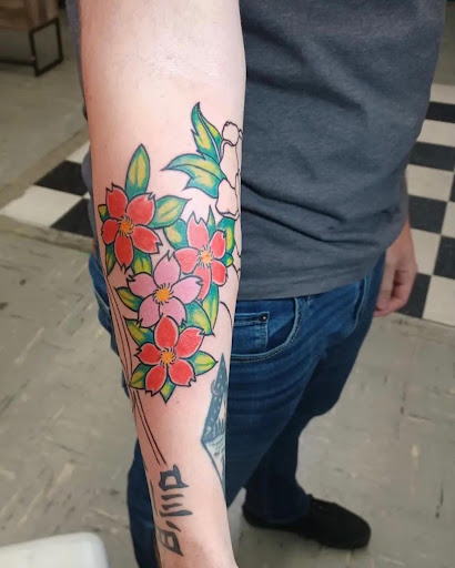 Tattoo Shop «Silver Screen Tattoo & Body Piercing», reviews and photos, 1559 Myers St, Oroville, CA 95965, USA