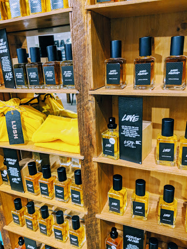 Cosmetics Store «Lush», reviews and photos, 112 E Broadway, Bloomington, MN 55425, USA