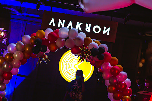 Anakron club