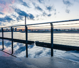 Weiße Flotte unter der Pegeluhr photo