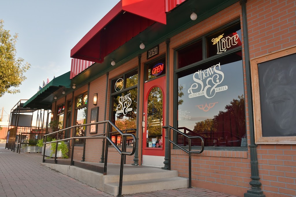 Shaw's Patio Bar & Grill 76104