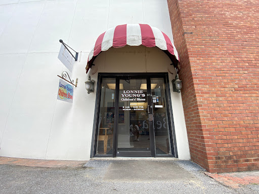 Lonnie Young Shoes, 2203 Bandywood Dr, Nashville, TN 37215, USA, 