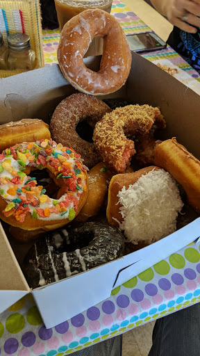 Bakery «Beach Donut Shop», reviews and photos, 344 E Main St, Clinton, CT 06413, USA