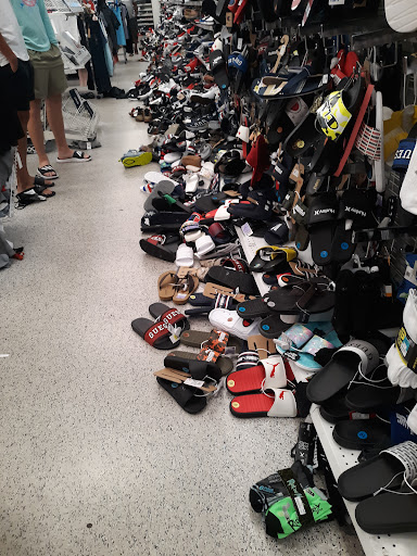 Clothing Store «Ross Dress for Less», reviews and photos, 99 Eglin Pkwy NE, Fort Walton Beach, FL 32548, USA