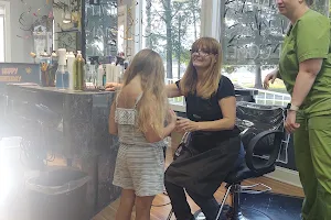 Island Dreams Hair Salon image