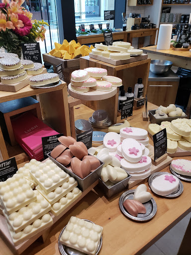Cosmetics Store «Lush», reviews and photos, 4200 Conroy Rd, Orlando, FL 32839, USA