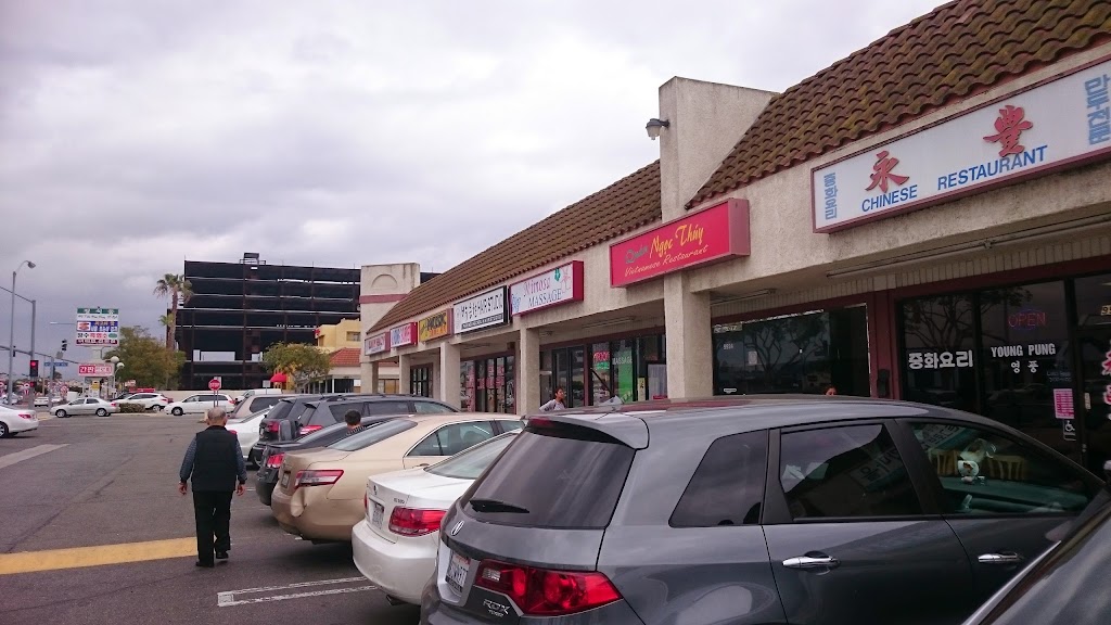 Young-Pung Chinese Restaurant 92844