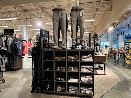 Sporting Goods Store «Bass Pro Shops», reviews and photos, 10040 Gulf Center Dr, Fort Myers, FL 33913, USA