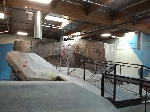 Rock Climbing Gym «Hangar 18 Indoor Climbing Gym - East Riverside», reviews and photos, 2111 Iowa Ave, Riverside, CA 92507, USA