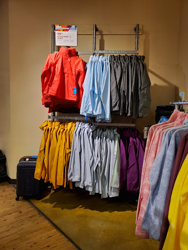 Sportswear Store «Columbia Sportswear Outlet Store - Prime Outlets in Ellenton», reviews and photos, 5661 Factory Shops Blvd #470, Ellenton, FL 34222, USA