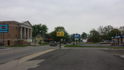 Tobacco Shop «Low Bobs Discount Tobacco», reviews and photos, 224 N Walnut St, Hartford City, IN 47348, USA
