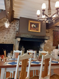 Atmosphère du Restaurant de cuisine traditionnelle Auberge Du Coq Pérouges à Pérouges - n°12