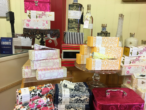 Day Spa «Rouge - Beauty, Spa, & Apothecary Boutique», reviews and photos, 17 S King St, Leesburg, VA 20175, USA