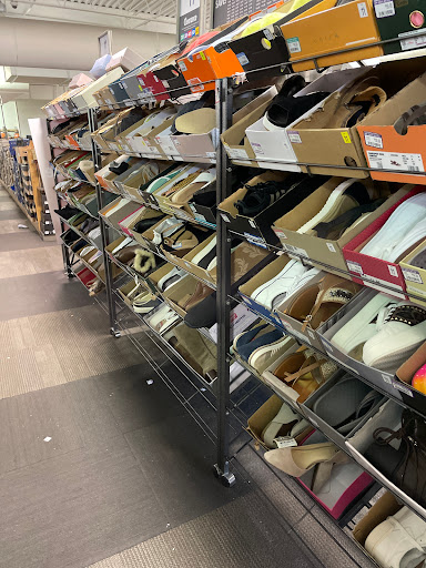 Shoe Store «DSW Designer Shoe Warehouse», reviews and photos, 60 NJ-17, Paramus, NJ 07652, USA