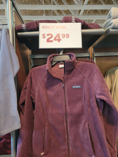 Sportswear Store «Columbia Sportswear Outlet Store at Lighthouse Place Premium Outlets», reviews and photos, 1710 Lighthouse Pl, Michigan City, IN 46360, USA