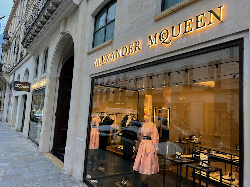 Boutique d'accessoires de mode Alexander McQueen Paris