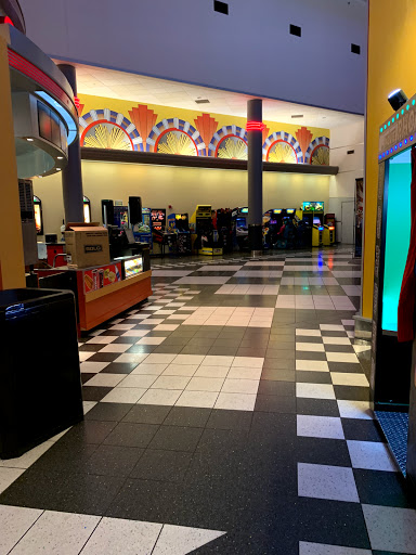 Movie Theater «Regal Cinemas Richmond Town Square 20», reviews and photos, 631 Richmond Road, Richmond Heights, OH 44143, USA