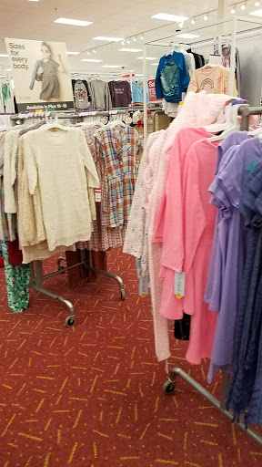Department Store «Target», reviews and photos, 18855 N Market Pl Dr, Aurora, OH 44202, USA