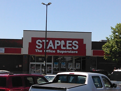 Staples, 151 Vfw Pkwy, Revere, MA 02151, USA, 
