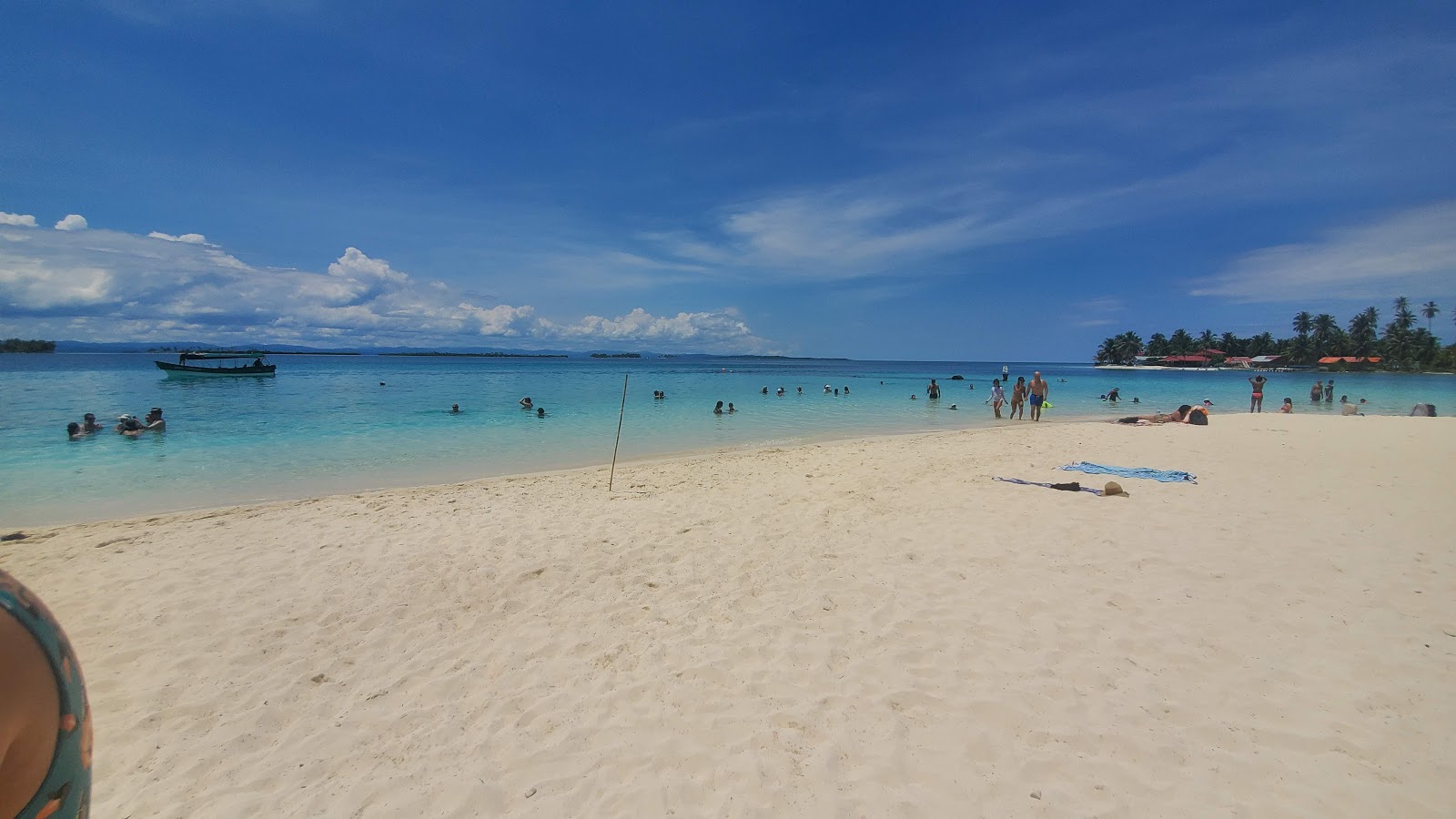 Fotografija Plaža otoka Yani z ravna obala