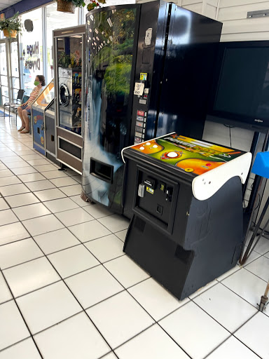 Laundromat «Zephyrhills Laundromat», reviews and photos, 37852 FL-54, Zephyrhills, FL 33542, USA