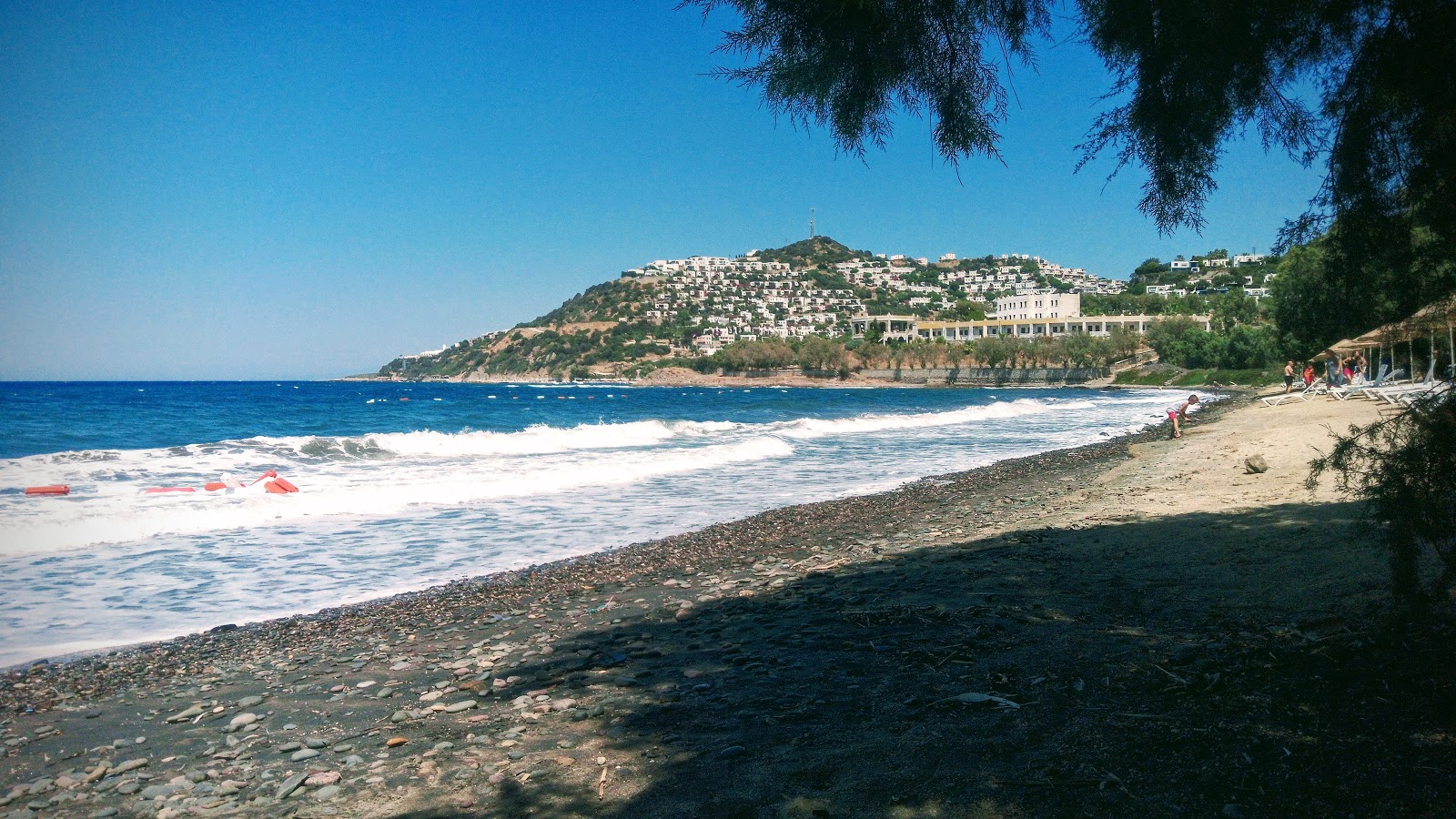 Fotografija Kirpi Beach z turkizna čista voda površino