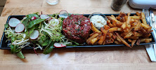 Steak tartare du Restaurant de hamburgers La Cour De Récré à Dinard - n°6