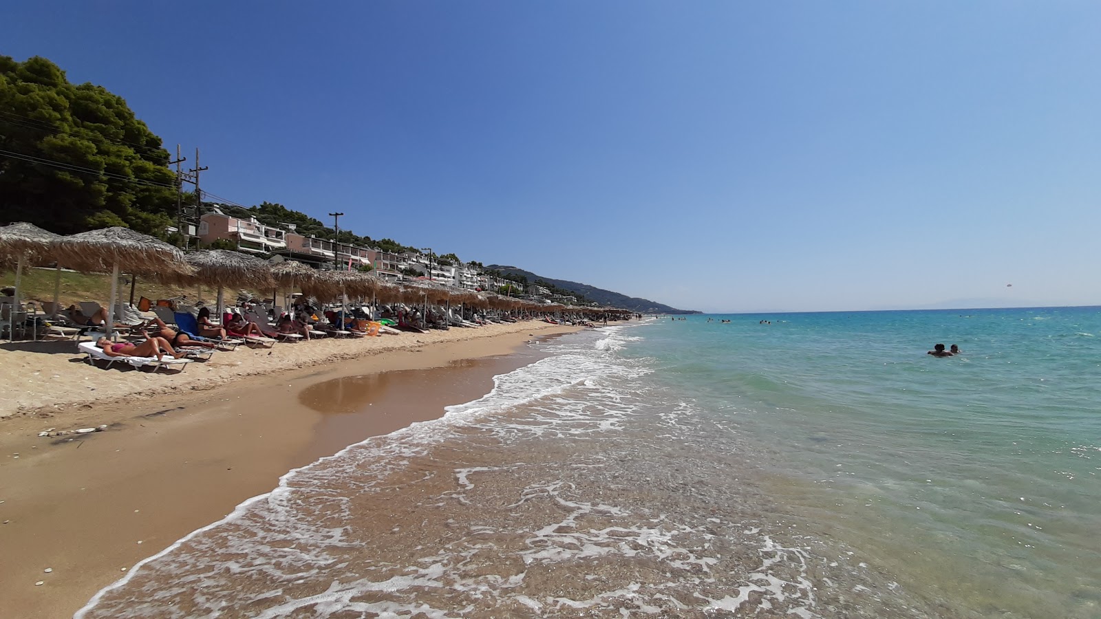 Fotografie cu loutsas beach cu nivelul de curățenie înalt