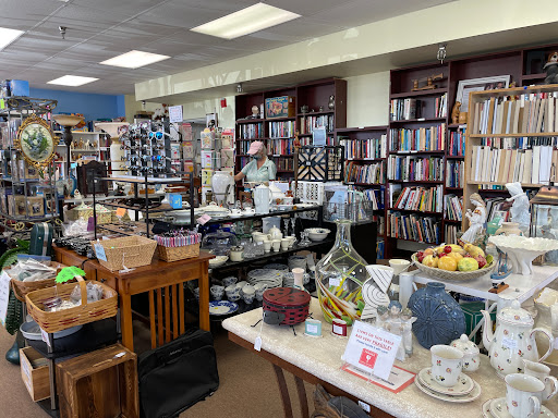 Thrift Store «The Treasure Hound», reviews and photos, 14508 Old Lee Rd, Chantilly, VA 20151, USA