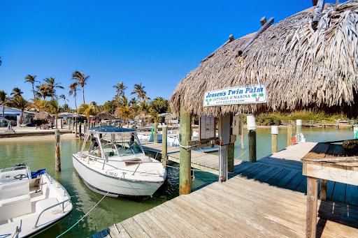 Jensen's Twin Palm Cottages & Marina Resort