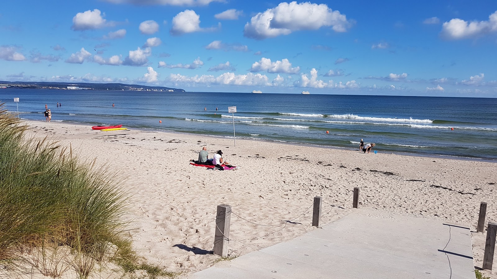 Zdjęcie Strandpanorama Prora z powierzchnią niebieska woda