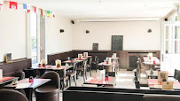 Atmosphère du Restaurant français L'Entr'Amis à Marly-le-Roi - n°1