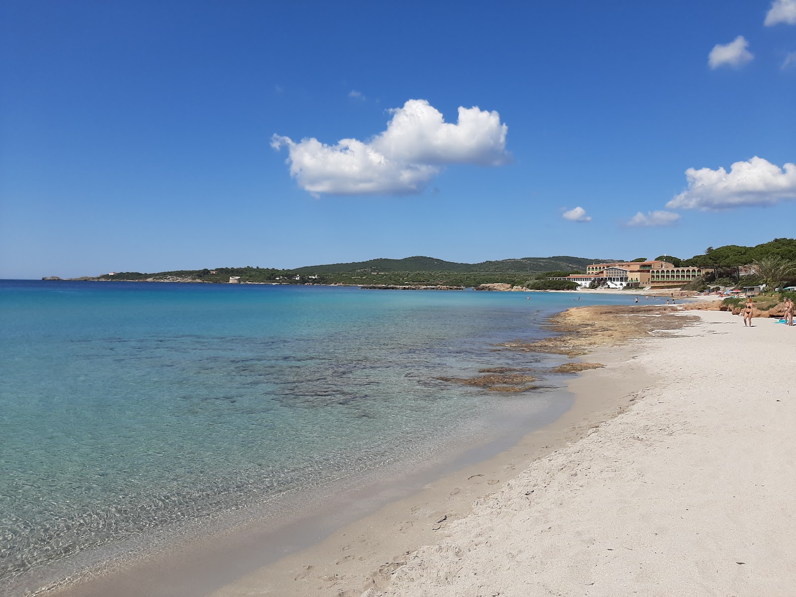 Fotografija Bombarde plaža z prostorna obala