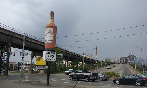 Liquor Store «Stadium Liquor Store», reviews and photos, 319 W 4th St, Covington, KY 41011, USA