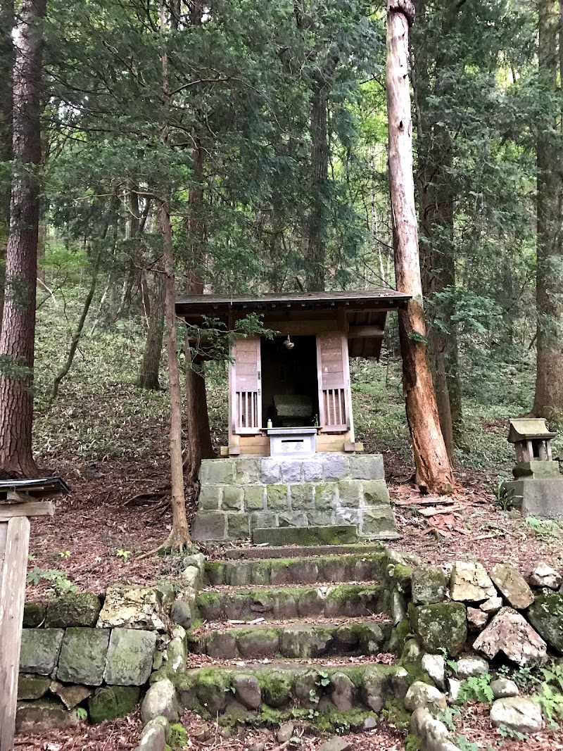 稲裏神社 拝殿