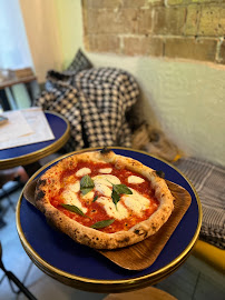 Pizza napoletana du Restaurant italien Magnà Street Food à Paris - n°1