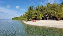 Foto von Olhuvaali Beach mit eine gerade küstenlinie