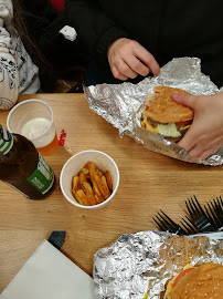 Plats et boissons du Restaurant de hamburgers Five Guys - Aix-en-Provence - n°9