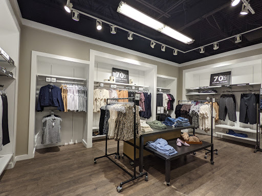 Clothing Store «Banana Republic», reviews and photos, 103 S Washington St, Naperville, IL 60540, USA