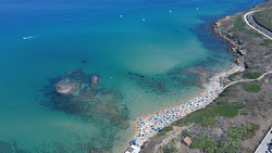 Spiaggia di Ampurias'in fotoğrafı geniş bir kıyı şeridi ile birlikte
