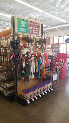 Pet Supplies Plus Garland