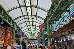Sokcho Central Market parking lot image