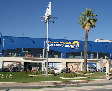 Centro Comercial La Herradura C. Alcalde Juan Vallejo, 25, 23660 Alcaudete, Jaén, España