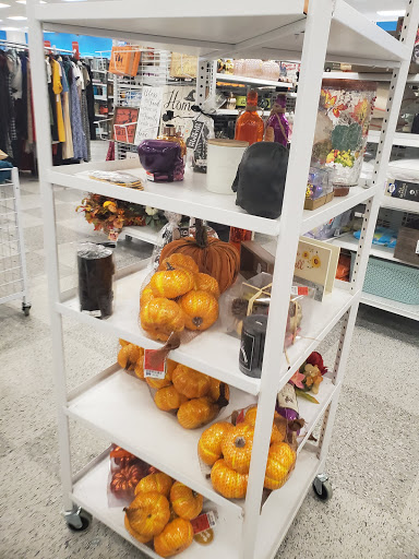 Clothing Store «Ross Dress for Less», reviews and photos, 19330 Plummer St, Northridge, CA 91324, USA